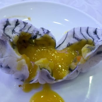 彩福國宴 - inside the salted egg yolk bun - Dim Sum Near Me - Hong Kong, HK