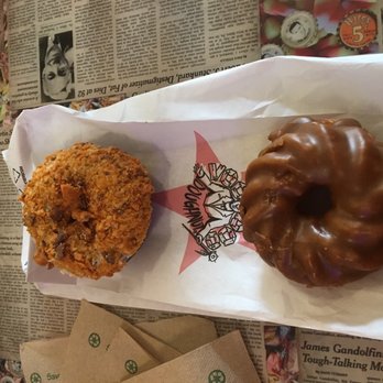 Voodoo Doughnut - Butterfinger doughnut and maple syrup - Donuts Near Me - Austin, Texas Voodoo Doughnut - Butterfinger doughnut and maple syrup - Donuts Near Me - Austin, Texas