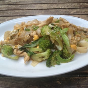 Lemongrass - Pad Si-iew - Thai Near Me - Berlin, BE