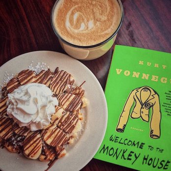 Berry Pike - Latte + Banana Nutella Belgian Waffle - Cafes Near Me - Evanston, Illinois