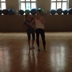 FANatic aerobic studio - Jsme první a čekáme až nám rozsvítí, abysme mohly zumbovat :D