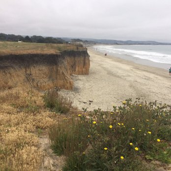 El Granada Beach - Watch for cliffs - Beaches Near Me - Half Moon Bay, California El Granada Beach - Watch for cliffs - Beaches Near Me - Half Moon Bay, California