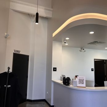 The Aligned Clinic - Houston - Front desk leading into The Alined Clinic- Houston - Chiropractors Near Me - Sugar Land, Texas The Aligned Clinic - Houston - Front desk leading into The Alined Clinic- Houston - Chiropractors Near Me - Sugar Land, Texas