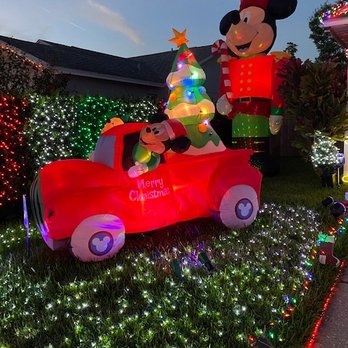 Streamside Drive Christmas Light - 17 ft mickey - Holiday Decorations Near Me - Tampa, Florida
