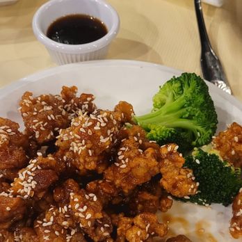 Hing Kee Restaurant - Sesame chicken w brocolli - Vietnamese Near Me - Chicago, Illinois