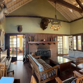 Banning House Lodge - Bed & Breakfast Near Me - Avalon, California