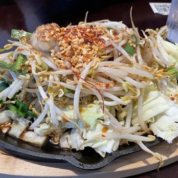 Kamitoku - Horumonyaki: Garlic teriyaki beef intestines on sizzling platter $14 - Ramen Near Me - Honolulu, Hawaii Kamitoku - Horumonyaki: Garlic teriyaki beef intestines on sizzling platter $14 - Ramen Near Me - Honolulu, Hawaii