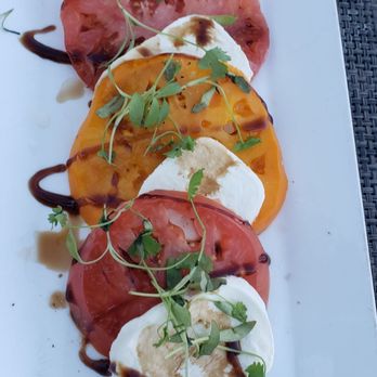 Mélange - Heirloom Tomato Caprese Salad - Cocktail Bars Near Me - La Quinta, California Mélange - Heirloom Tomato Caprese Salad - Cocktail Bars Near Me - La Quinta, California