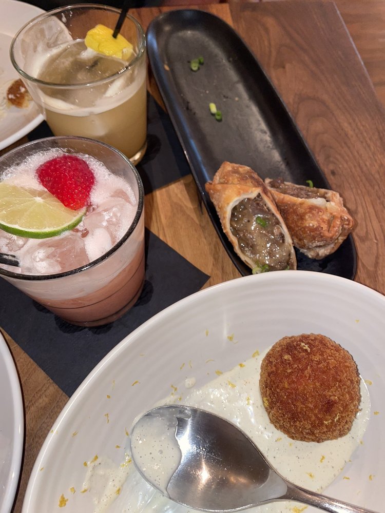 BOURBON’S KITCHEN & COCKTAILS 207 Photos & 373 Reviews 47 Beacon St