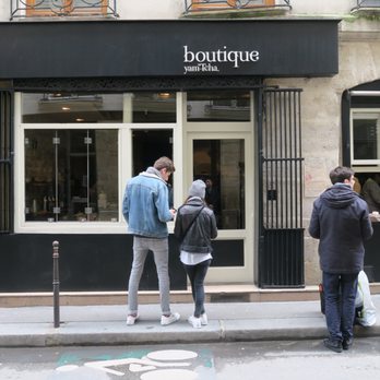 Yam'Tcha - Main restaurant with To Go window on the right. - Tea Rooms Near Me - Paris, 75
