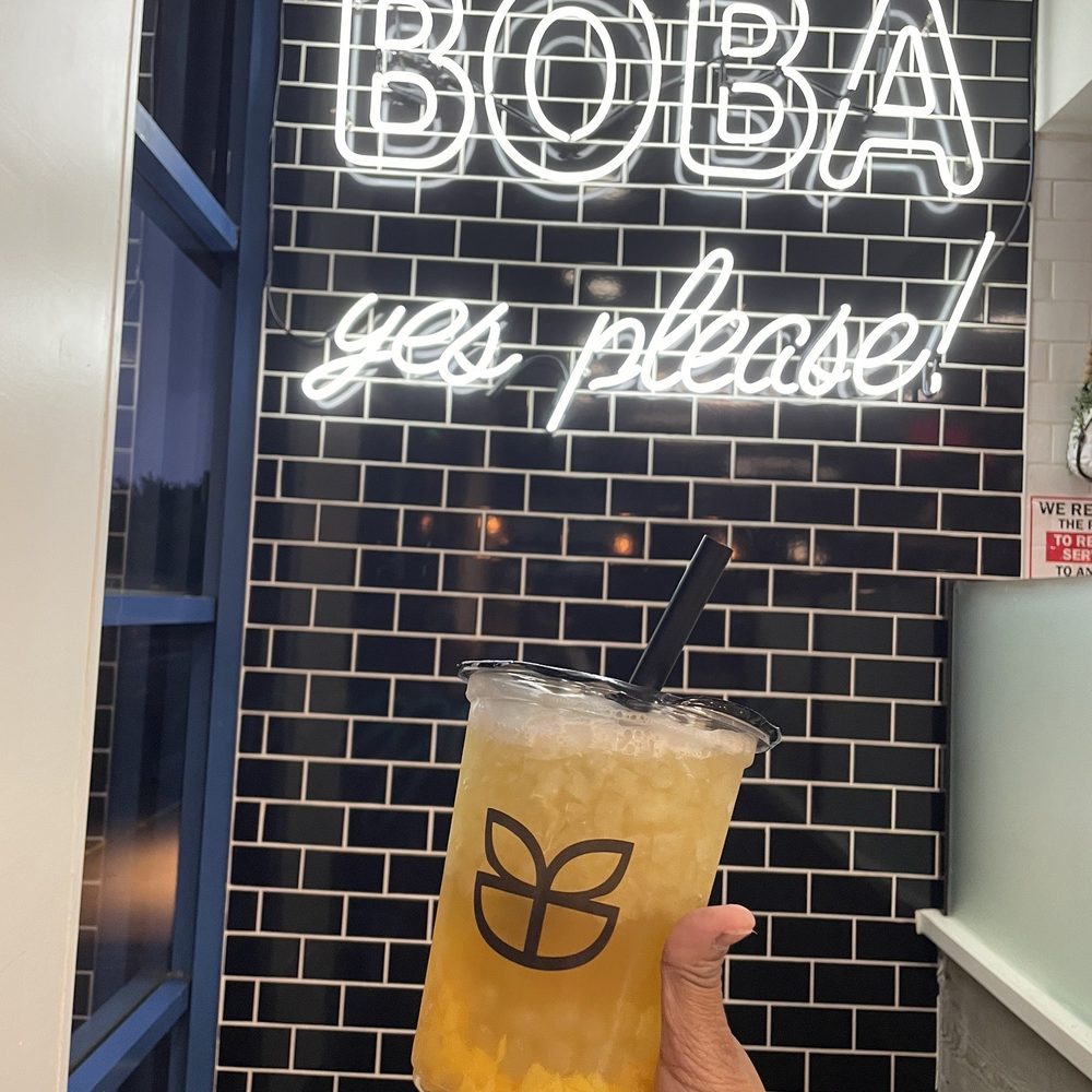 Boba Break Tea House - Light iced Jasmine Green Tea with Crystal Boba and Peaches bits. - Bubble Tea Near Me - Chino, California Boba Break Tea House - Light iced Jasmine Green Tea with Crystal Boba and Peaches bits. - Bubble Tea Near Me - Chino, California