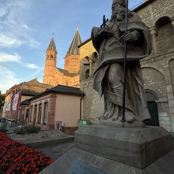 Mainz - The plaza - Local Flavor Near Me