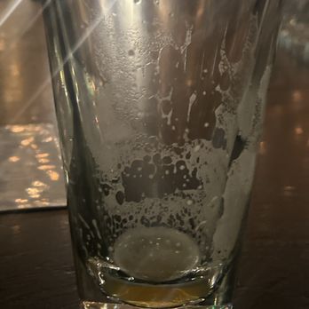 Earls Kitchen + Bar - Empty glass - New American Near Me - Miami, Florida Earls Kitchen + Bar - Empty glass - New American Near Me - Miami, Florida