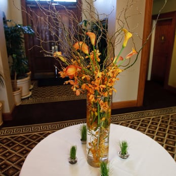 Bloomies Studio - Entryway piece (photo by Lynds Photography) - Florists Near Me - Pleasanton, California Bloomies Studio - Entryway piece (photo by Lynds Photography) - Florists Near Me - Pleasanton, California
