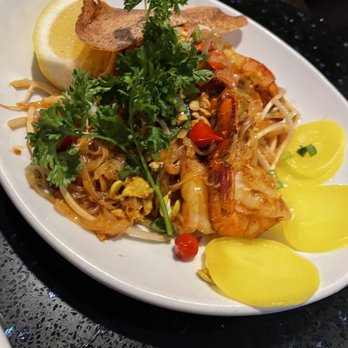 Poor Calvin's - Pad Thai chicken or Shrimp - Asian Fusion Near Me - Atlanta, Georgia