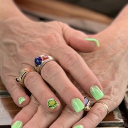 Mani with art - think key lime martini.