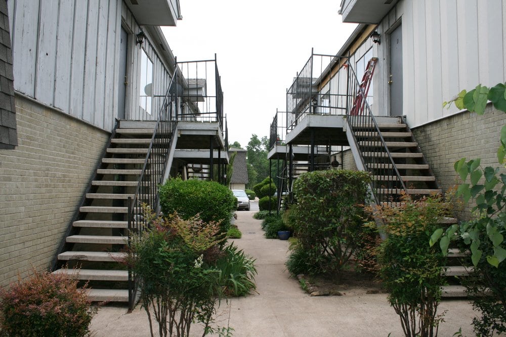 ARBOR GLEN APARTMENTS Updated September 2024 4638 NW 19th St