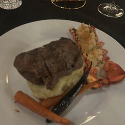 Vine Wine Shop & Lounge - Surf and turf