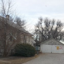 Melody Acres Rv Park - Entrance into Melody Acres. Office is in the rear of house on the left.