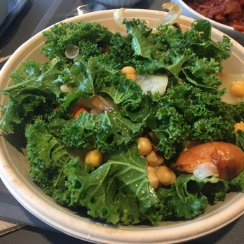 Café i Den Sorte Diamant - Kale and chickpea salad with surprise hummus under! - Cafes Near Me - København K Café i Den Sorte Diamant - Kale and chickpea salad with surprise hummus under! - Cafes Near Me - København K