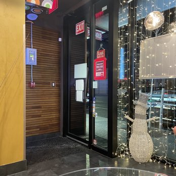 Brew 7 - Entry way details - Juice Bars & Smoothies Near Me - Rockville Centre, New York