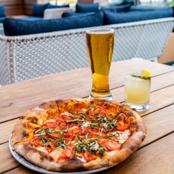 Ten Hands Social Bar & Eatery
