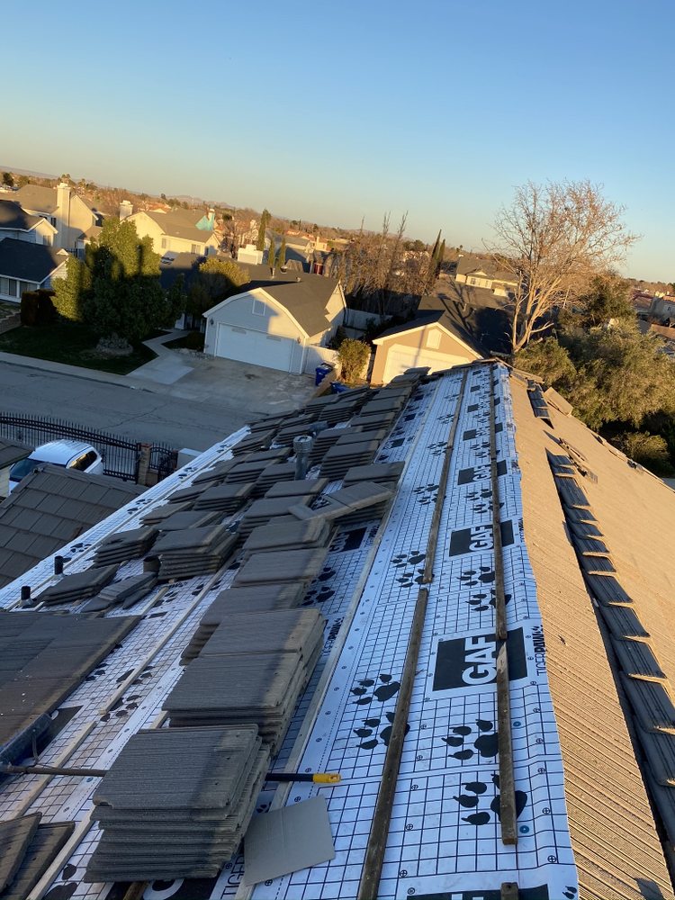 Slide of Benny’s Roofing Services