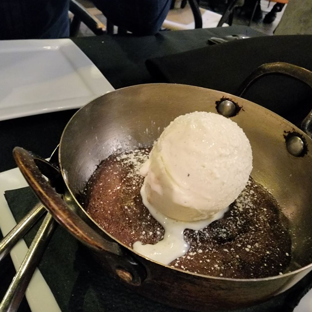 ViaSelfie Fusion Kitchen - Chocolate lava cake and ice cream - Cocktail Bars Near Me - Burbank, California ViaSelfie Fusion Kitchen - Chocolate lava cake and ice cream - Cocktail Bars Near Me - Burbank, California