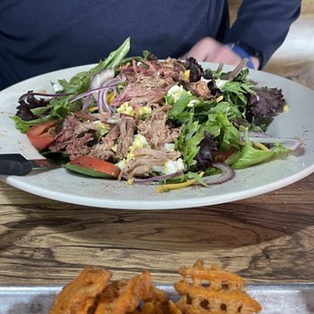 Gettin' Basted - BBQ pork salad - Barbeque Near Me - Branson, Missouri Gettin' Basted - BBQ pork salad - Barbeque Near Me - Branson, Missouri