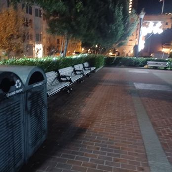 Huntington Park - Benches and trash cans - Parks Near Me - San Francisco, California Huntington Park - Benches and trash cans - Parks Near Me - San Francisco, California