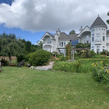 Heartful Retreats - Gardens and home - Bed & Breakfast Near Me - Anacortes, Washington Heartful Retreats - Gardens and home - Bed & Breakfast Near Me - Anacortes, Washington