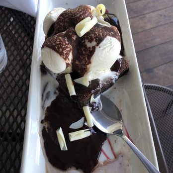 Stonebridge Restaurant - Brownie & Vanilla Ice Cream - Seafood Near Me - Milford, Connecticut Stonebridge Restaurant - Brownie & Vanilla Ice Cream - Seafood Near Me - Milford, Connecticut