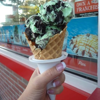 Bruster's Real Ice Cream - waffle cone with single scoop of Mint Oreo.... yummy! - Ice Cream & Frozen Yogurt Near Me - Gaithersburg, Maryland