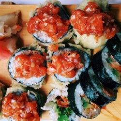 77 Sushi - Maki w temperze z tatarem z łososia
