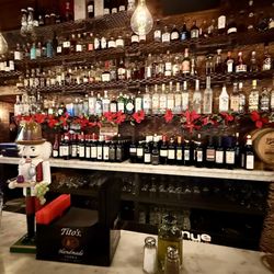 Aumm Aumm Pizzeria and Wine Bar