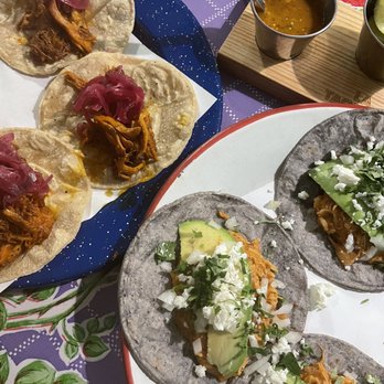 La Taquería - Pulled pork (left). Chicken tingas (right) - Mexican Near Me - Barcelona, B La Taquería - Pulled pork (left). Chicken tingas (right) - Mexican Near Me - Barcelona, B
