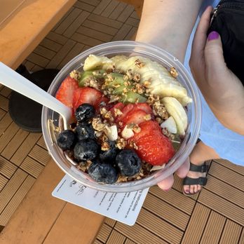 Penny's Ice Cream Parlor & Cafe - Açaí bowl - Coffee & Tea Near Me - Lahaina, Hawaii