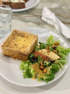 Dozen Bakery by null