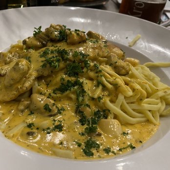 Björns Beach - Rotbarschfilet auf Pasta mit Meeresfrüchtesoße - Seafood Near Me - Cuxhaven, NI