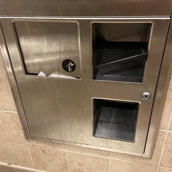 RaceTrac - No toilet paper - Gas Stations Near Me - Fort Myers, Florida