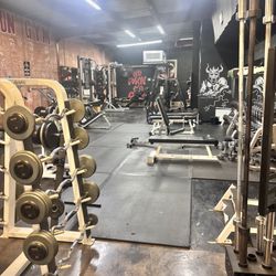 Texas Iron Gym and Supplement Store - Great old school vibe!!!!!