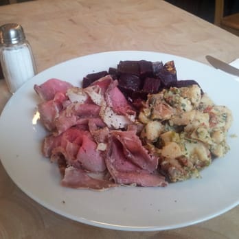 Göttlich Essen & Trinken - roast beef with red beets and potato salad. - Cafes Near Me - Berlin, BE Göttlich Essen & Trinken - roast beef with red beets and potato salad. - Cafes Near Me - Berlin, BE