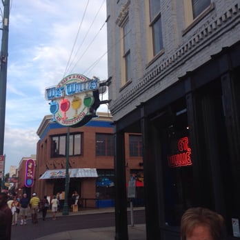 Wet Willie's - American Near Me - Memphis, Tennessee