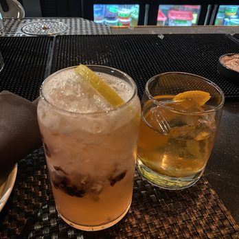 Chaak Kitchen - Blackberry agave lemonade (left), El jefe (right) - Cocktail Bars Near Me - Tustin, California Chaak Kitchen - Blackberry agave lemonade (left), El jefe (right) - Cocktail Bars Near Me - Tustin, California