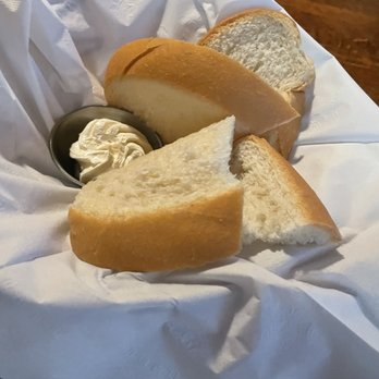 Casa Mia Ristorante - bread and butter in a basket - Italian Near Me - Belle River, Ontario