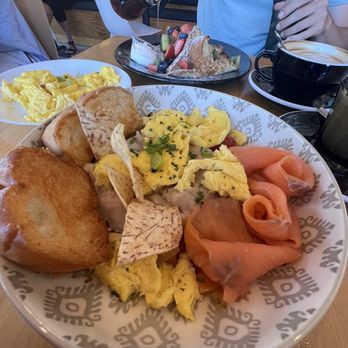 Tostado - Top: Dali's French Toast, Bottom: Lolita's Bowl w/ salmon ahumado | 4/26/2023 - Breakfast & Brunch Near Me - San Juan, Puerto Rico Tostado - Top: Dali's French Toast, Bottom: Lolita's Bowl w/ salmon ahumado | 4/26/2023 - Breakfast & Brunch Near Me - San Juan, Puerto Rico
