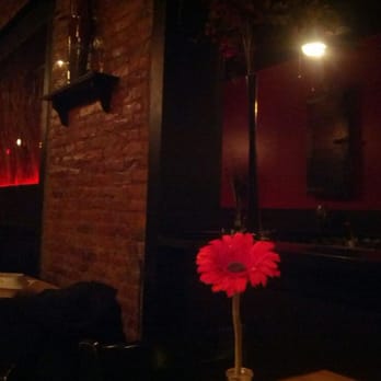 1808 American Bistro - Table flower - New American Near Me - Delaware, Ohio