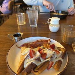 Mineral 1886 - French Toast and bacon