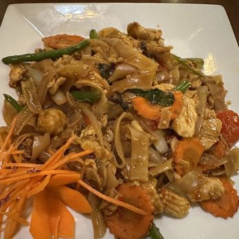 Siam House - Pad Kee Mao Noodle - Thai Near Me - Bloomington, Indiana