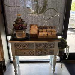 Therapeutix Mind & Body - Chic decor and loads of wellness products